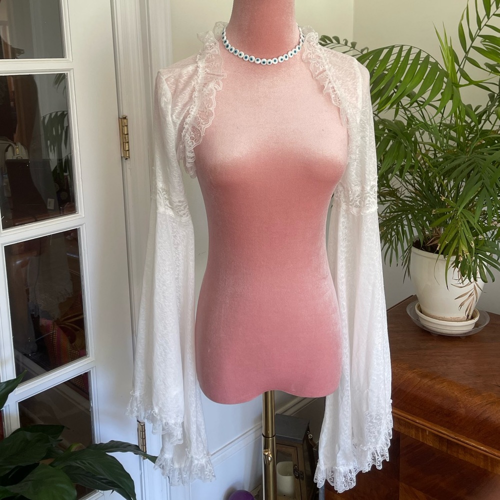 Fairycore Contrast Lace Bell Sleeve Top